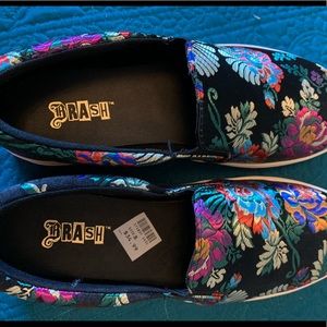 Floral Embroidered Slip-on Sneakers